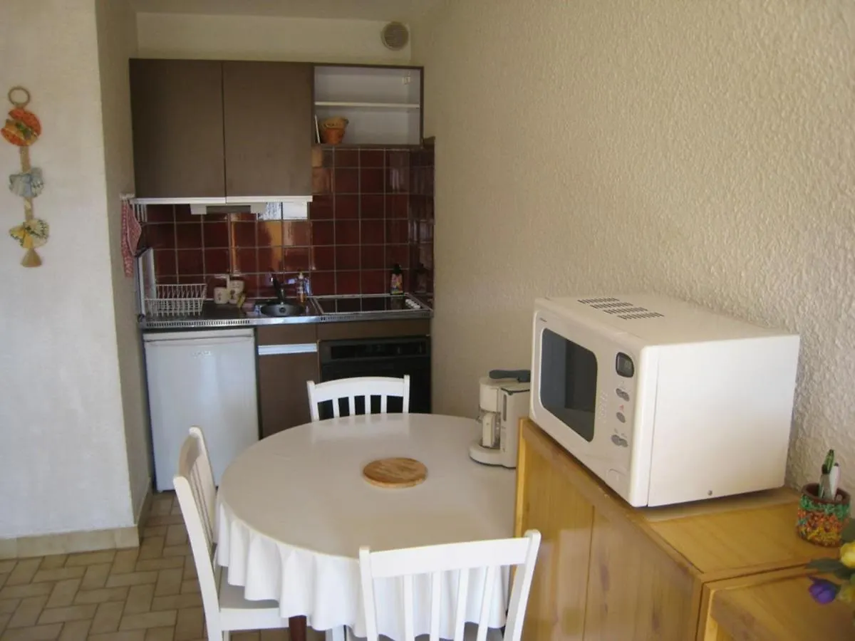 Studio Climatise Avec Coin Nuit Et Terrasse Plein Sud, 10 M², Parking Inclus - Fr-1-100-194 Cavalaire-sur-Mer 0*,  France