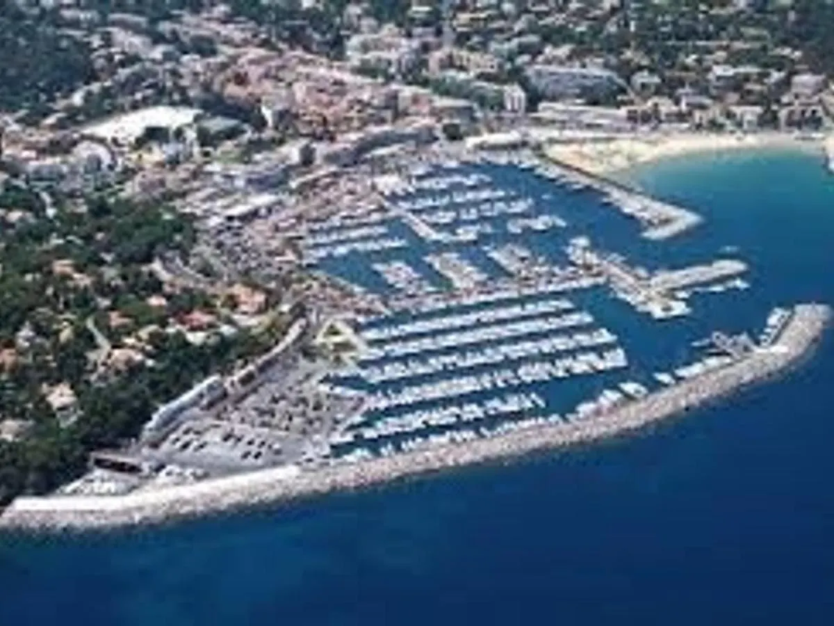 Studio Climatise Avec Coin Nuit Et Terrasse Plein Sud, 10 M², Parking Inclus - Fr-1-100-194 Cavalaire-sur-Mer 0*,  France